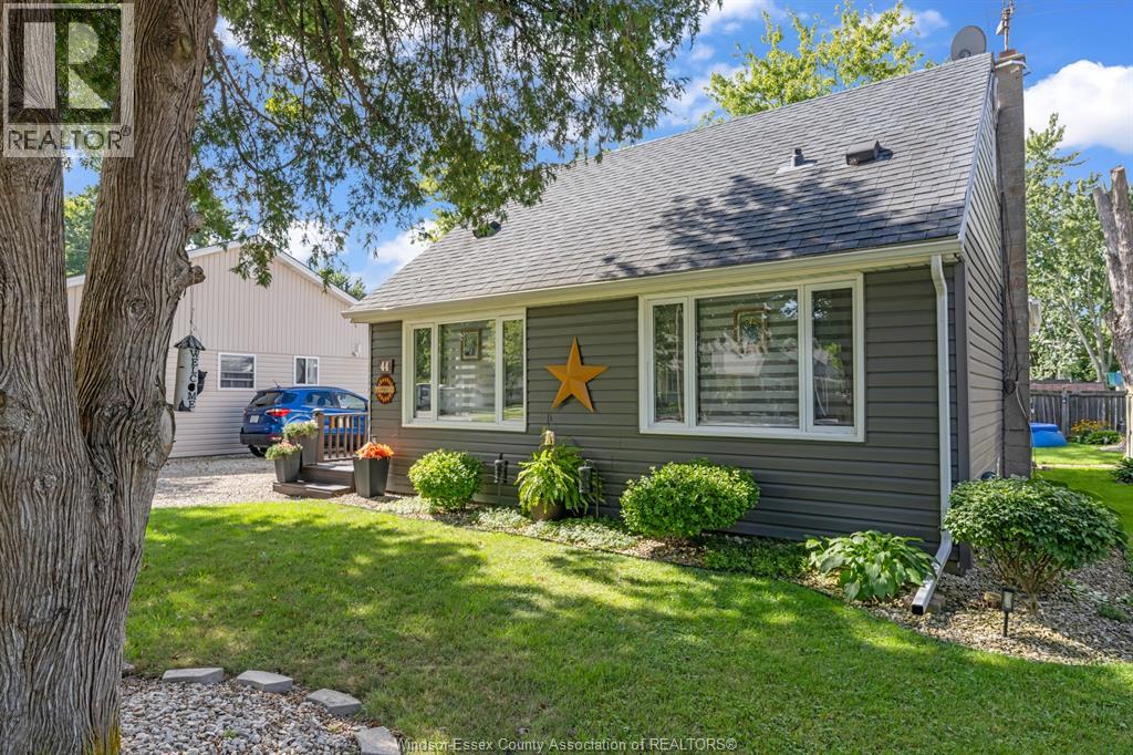 44 Hanlan Street North, Essex, Ontario  N8M 1J9 - Photo 2 - 26022337