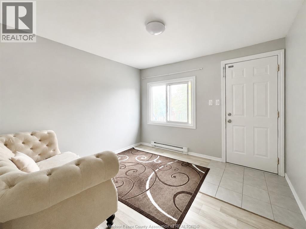 902 Elsmere Avenue, Windsor, Ontario  N9A 2A9 - Photo 2 - 26022363