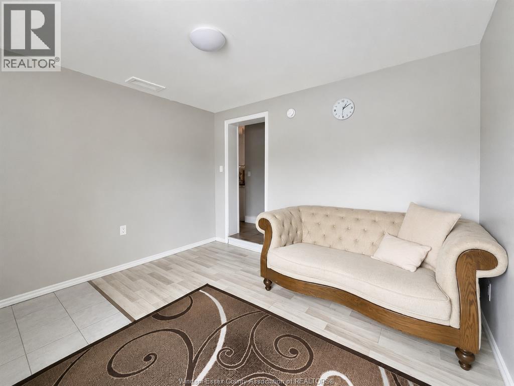 902 Elsmere Avenue, Windsor, Ontario  N9A 2A9 - Photo 4 - 26022363