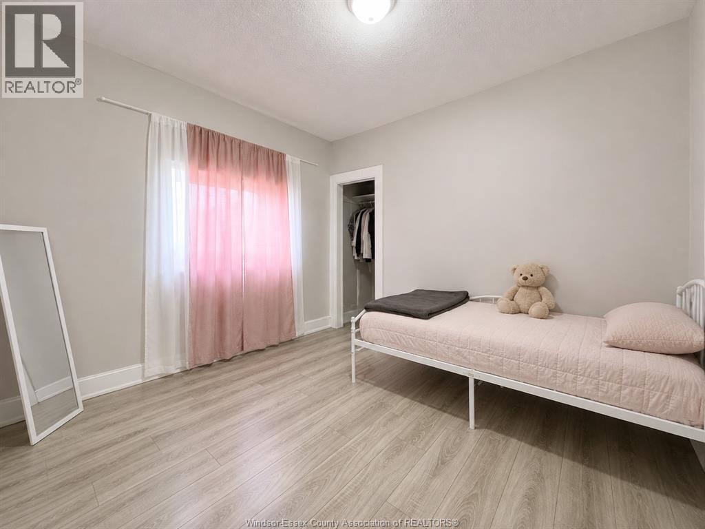 902 Elsmere Avenue, Windsor, Ontario  N9A 2A9 - Photo 8 - 26022363