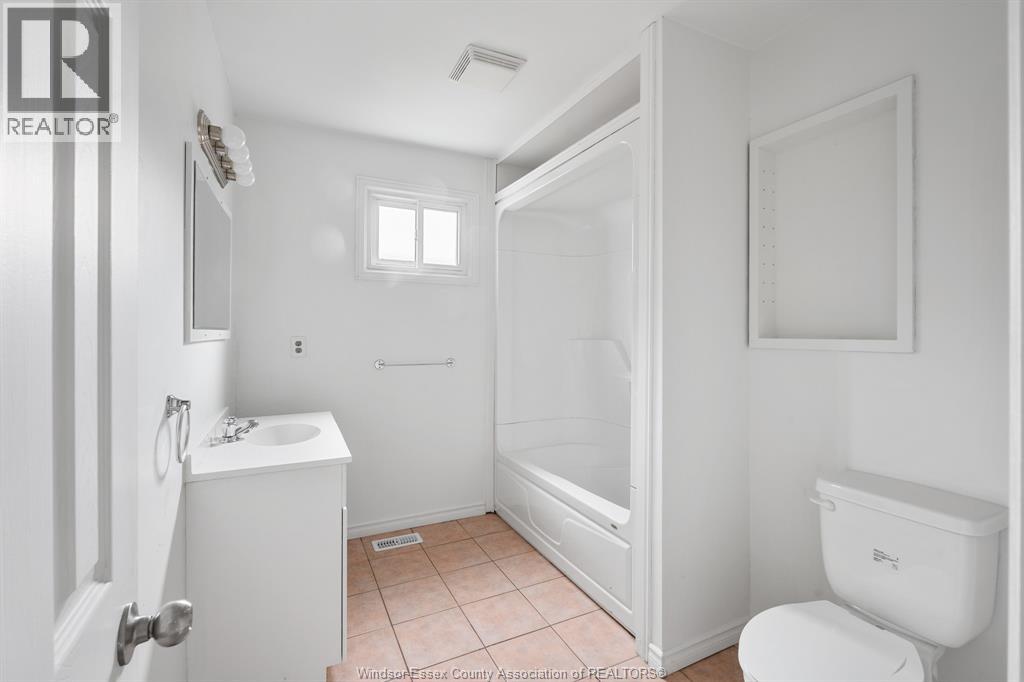 292 Kelly St, Essex, Ontario  N8M 1V3 - Photo 4 - 26022323