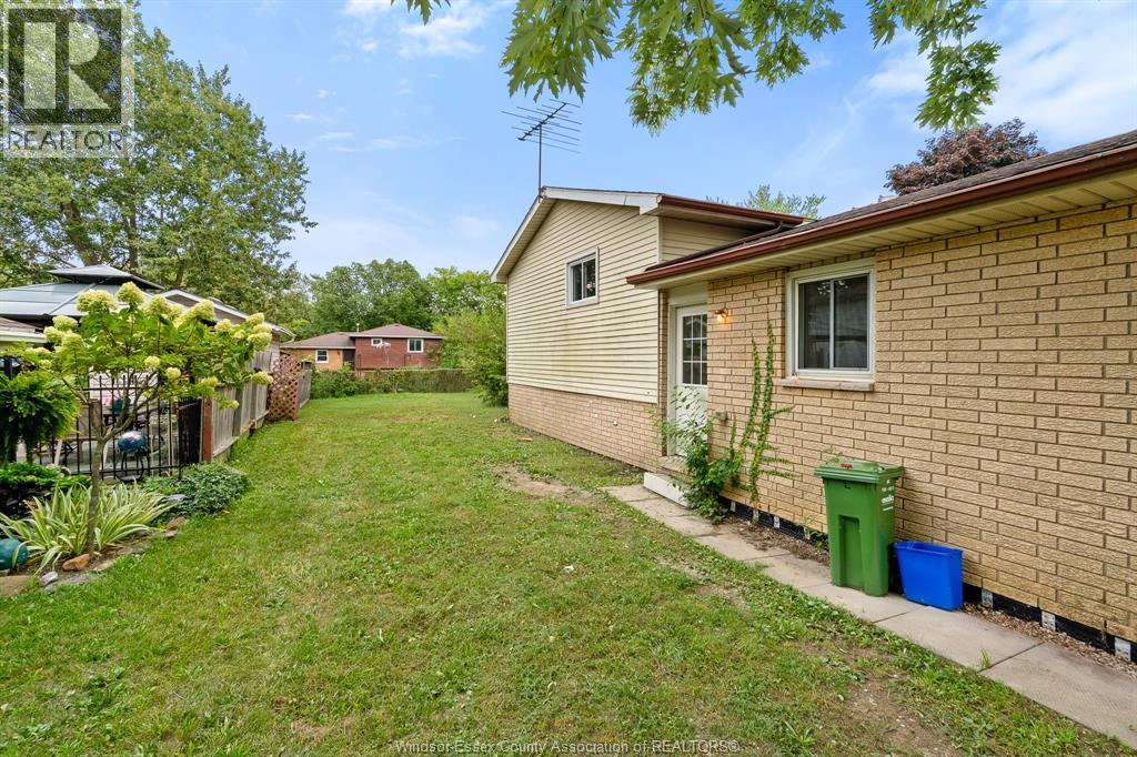 292 Kelly St, Essex, Ontario  N8M 1V3 - Photo 8 - 26022323
