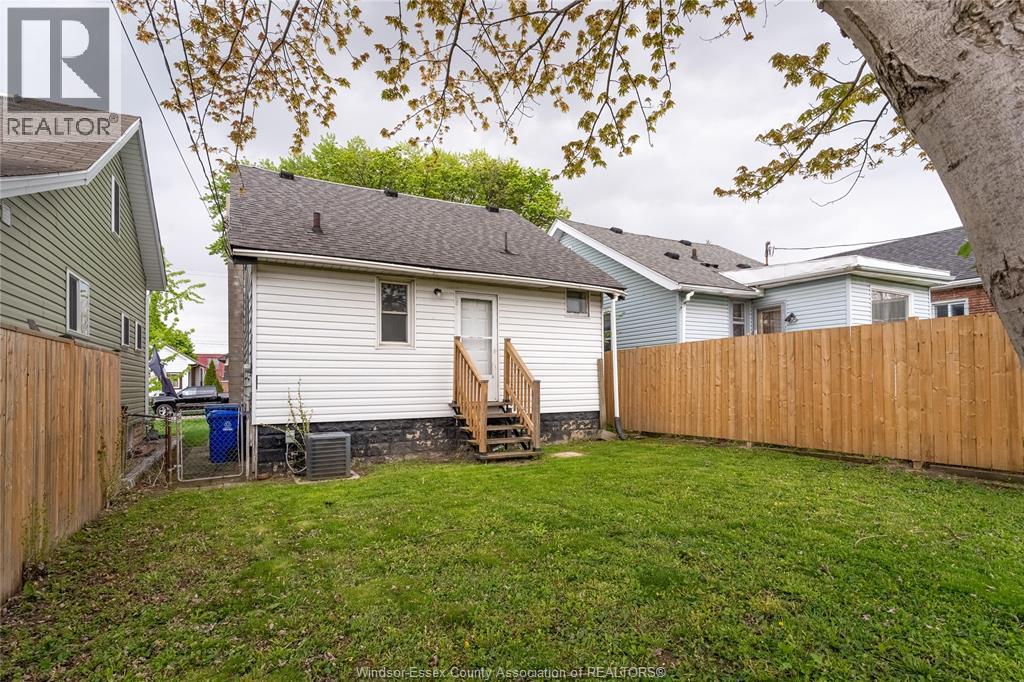 1015 Oak, Windsor, Ontario  N9A 5G5 - Photo 12 - 26022352