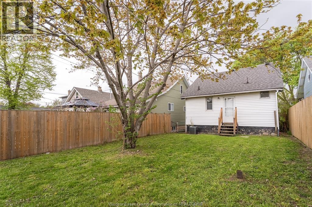1015 Oak, Windsor, Ontario  N9A 5G5 - Photo 14 - 26022352