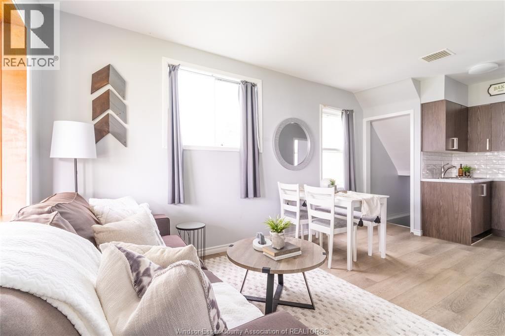 1015 Oak, Windsor, Ontario  N9A 5G5 - Photo 2 - 26022352