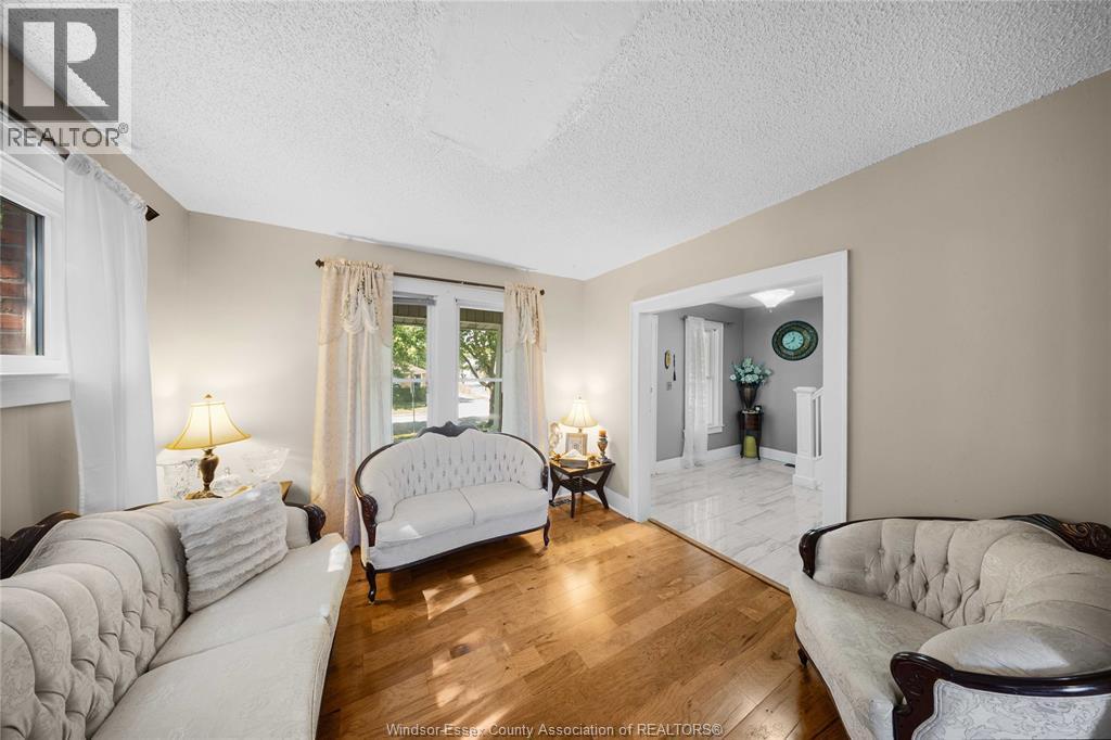 908 Oak Street, Windsor, Ontario  N9A 5G2 - Photo 15 - 26022368