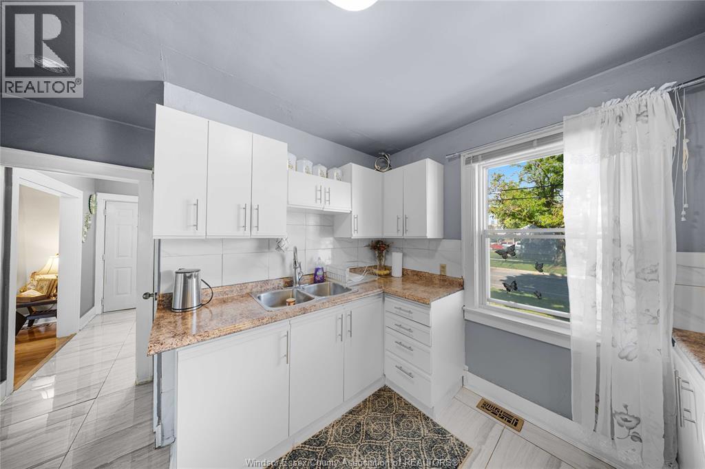 908 Oak Street, Windsor, Ontario  N9A 5G2 - Photo 18 - 26022368