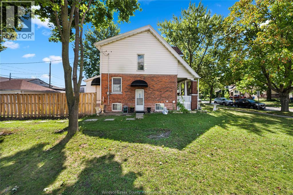 908 Oak Street, Windsor, Ontario  N9A 5G2 - Photo 3 - 26022368