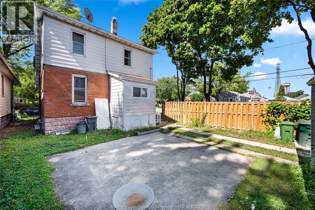 908 Oak Street, Windsor, Ontario  N9A 5G2 - Photo 4 - 26022368