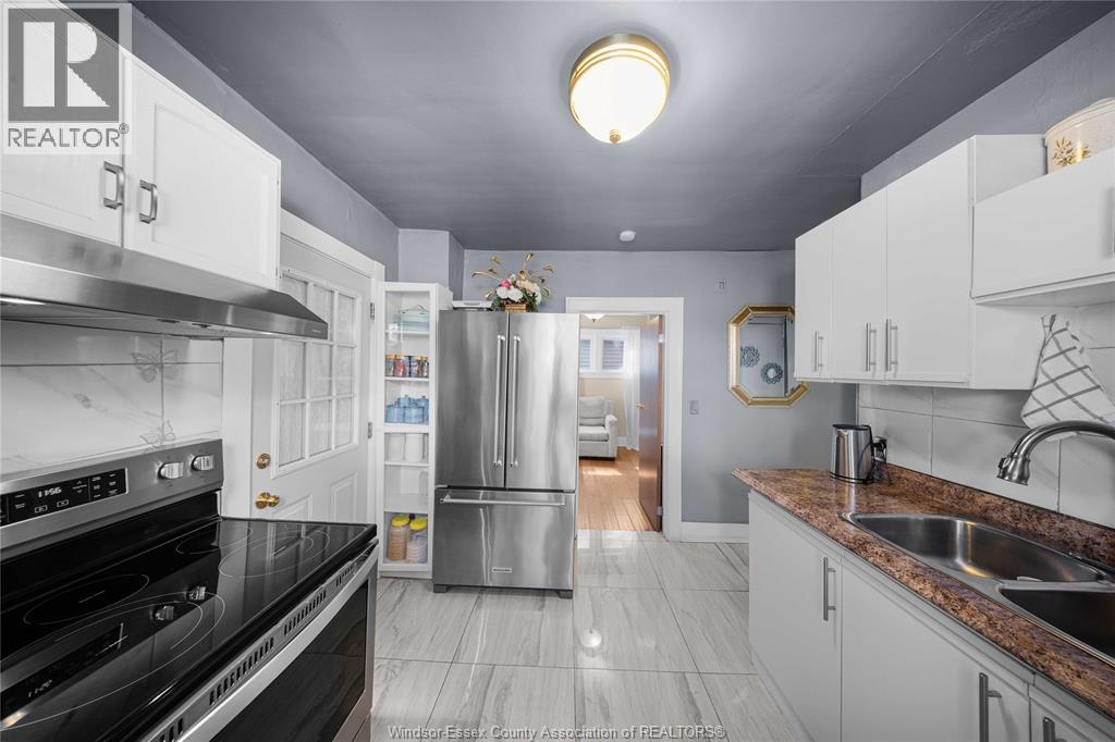 908 Oak Street, Windsor, Ontario  N9A 5G2 - Photo 7 - 26022368