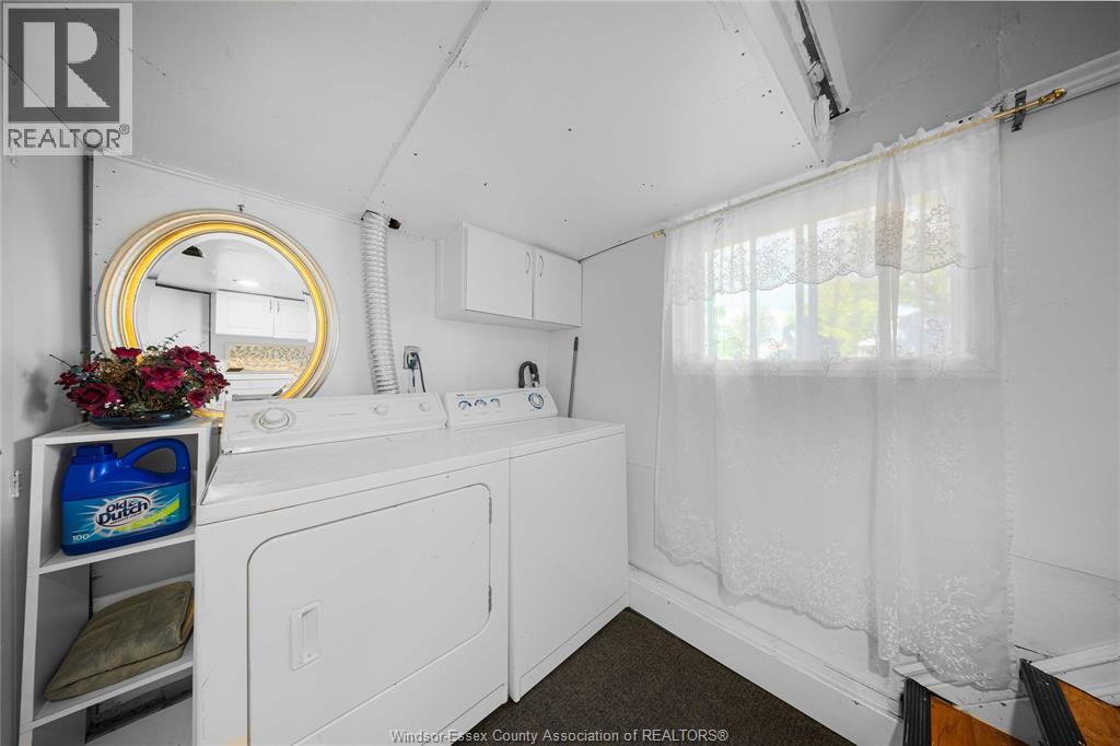 908 Oak Street, Windsor, Ontario  N9A 5G2 - Photo 8 - 26022368