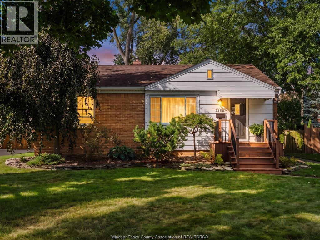 3265 Longfellow Avenue, Windsor, Ontario  N9E 2L7 - Photo 1 - 26022421