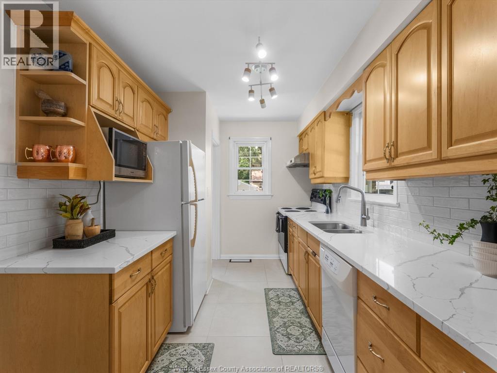 3265 Longfellow Avenue, Windsor, Ontario  N9E 2L7 - Photo 13 - 26022421