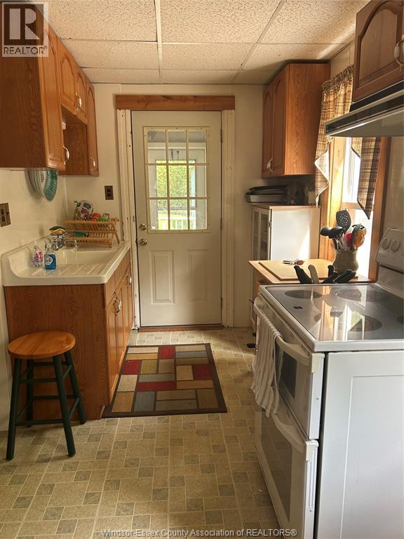 131 Harris Garno, Pelee Island, Ontario  N0R 1M0 - Photo 11 - 26022065