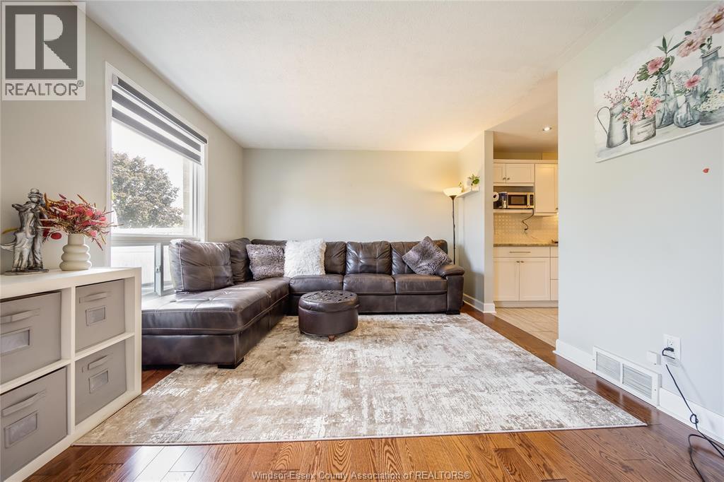 746 Michael Drive, Tecumseh, Ontario  N8N 5A3 - Photo 4 - 26022439