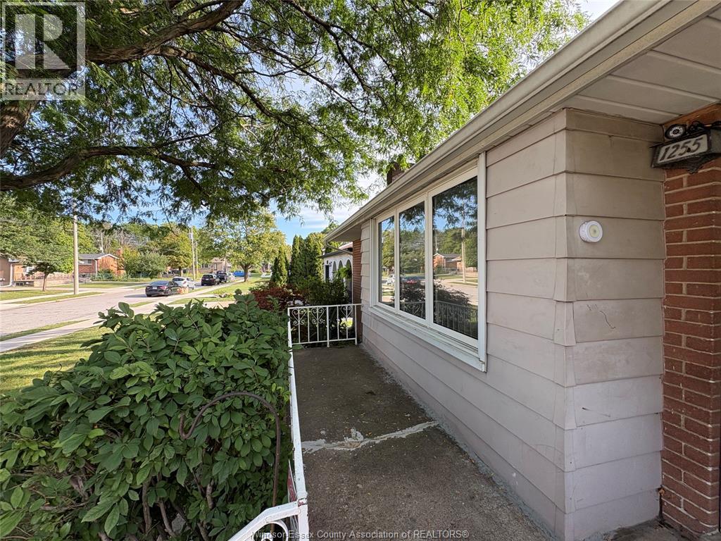 1255 Dot, Windsor, Ontario  N9C 3H9 - Photo 18 - 26022455