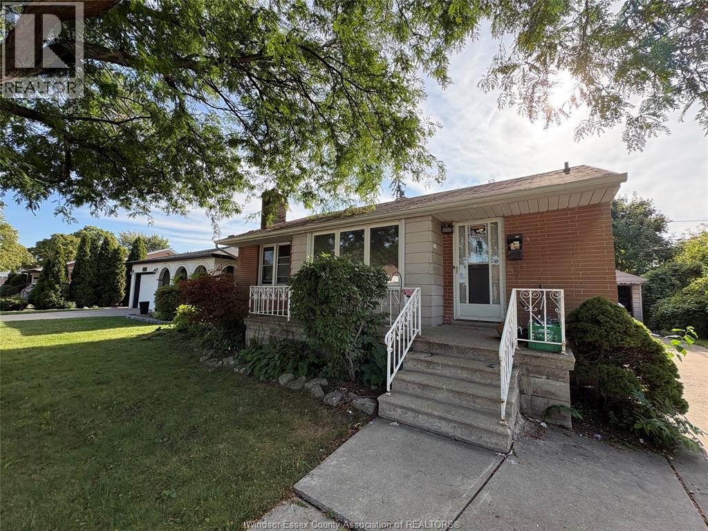1255 Dot, Windsor, Ontario  N9C 3H9 - Photo 2 - 26022455