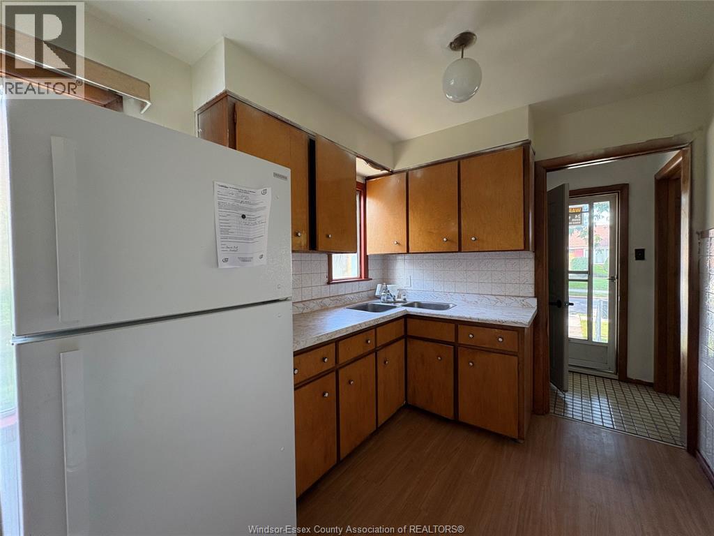1255 Dot, Windsor, Ontario  N9C 3H9 - Photo 5 - 26022455