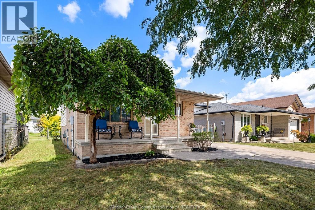 1630 Blue Spring, Windsor, Ontario  N8W 5L2 - Photo 3 - 26022483