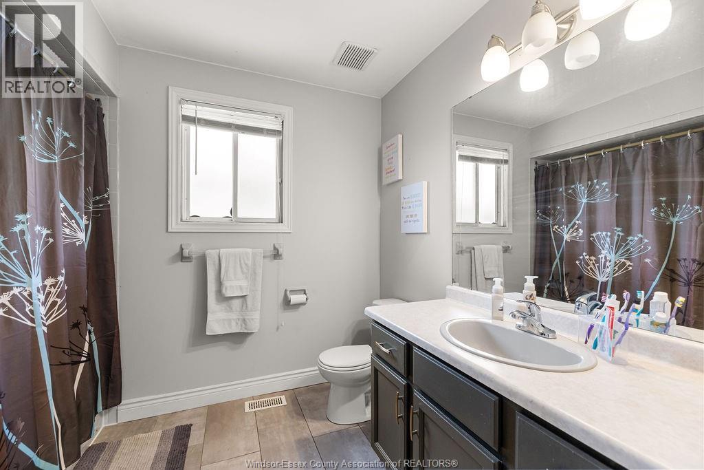 1630 Blue Spring, Windsor, Ontario  N8W 5L2 - Photo 8 - 26022483