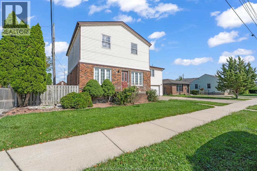 2416 Mercer Street, Windsor, Ontario  N8X 3R5 - Photo 3 - 26022474