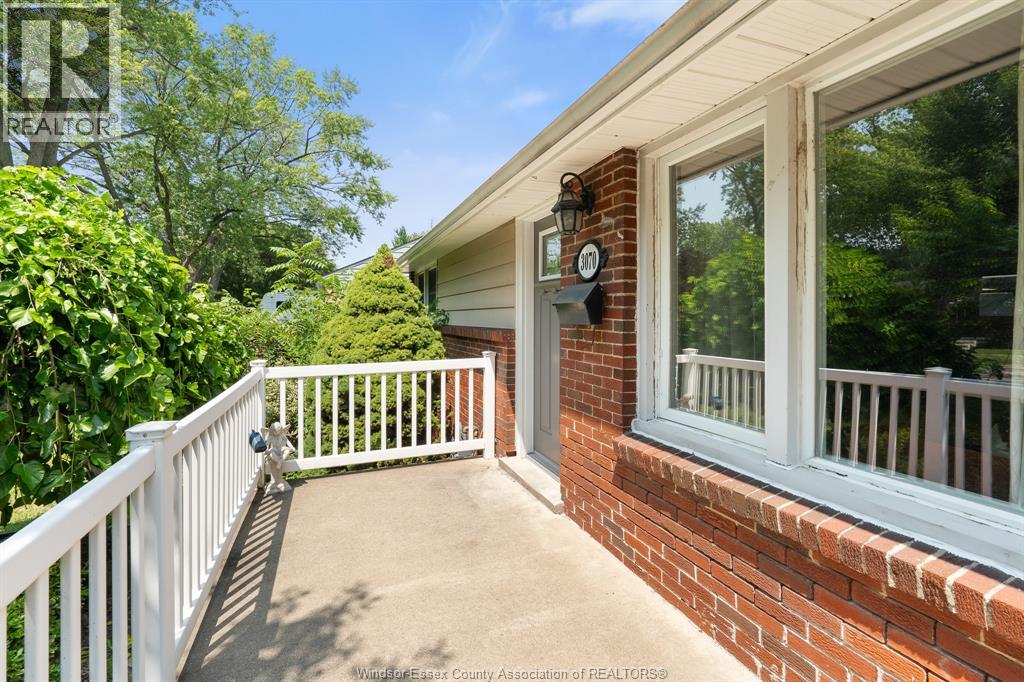 3070 Dandurand, Windsor, Ontario  N9E 2E6 - Photo 3 - 26022469