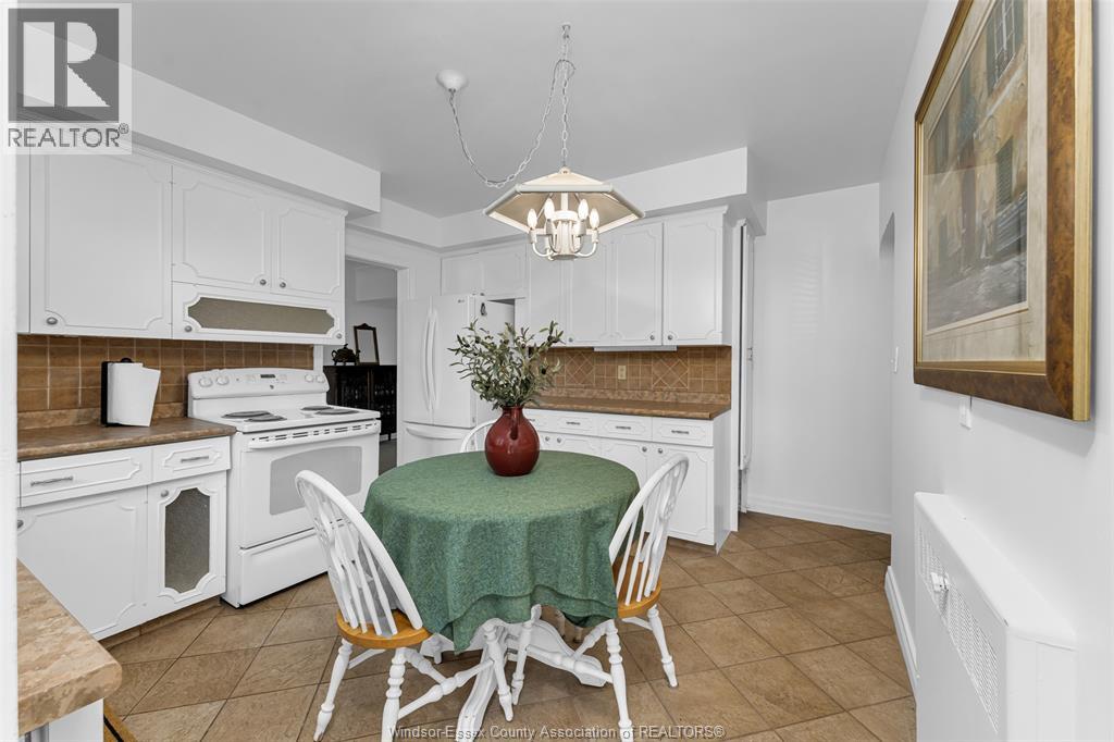 2494 Buckingham, Windsor, Ontario  N8T 2B5 - Photo 8 - 26022417