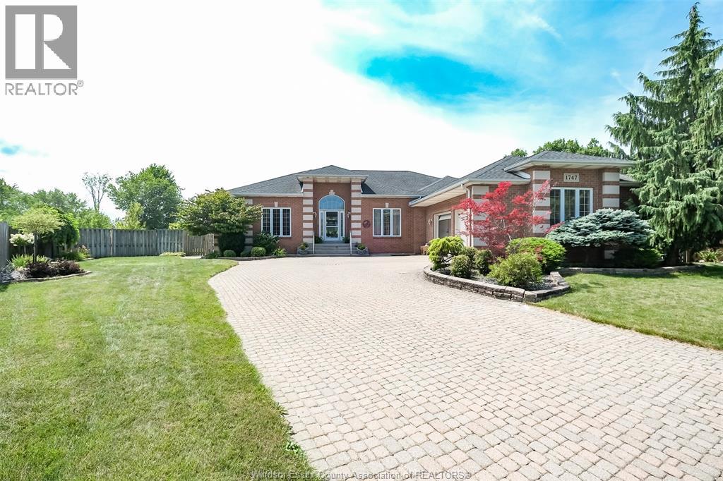 1747 Chornoby Crescent, Tecumseh, Ontario  N8N 5A1 - Photo 2 - 26022532