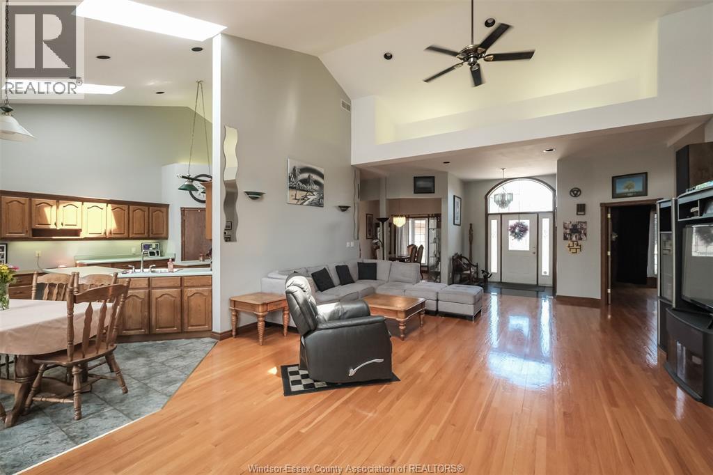 1747 Chornoby Crescent, Tecumseh, Ontario  N8N 5A1 - Photo 3 - 26022532
