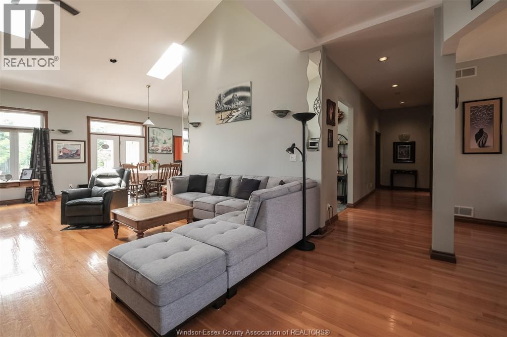 1747 Chornoby Crescent, Tecumseh, Ontario  N8N 5A1 - Photo 4 - 26022532