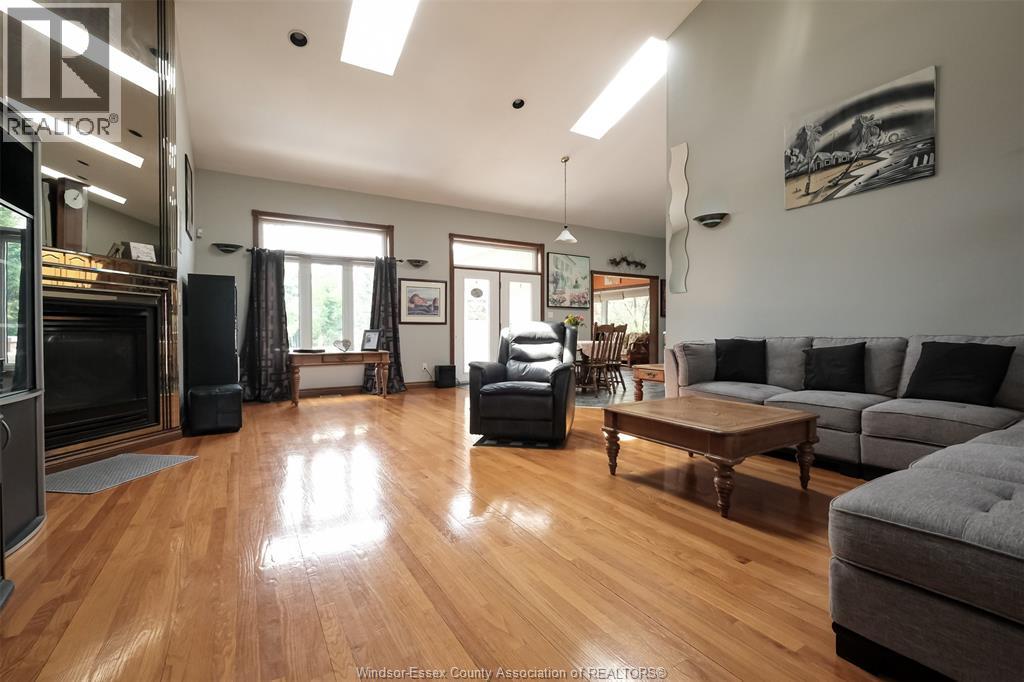 1747 Chornoby Crescent, Tecumseh, Ontario  N8N 5A1 - Photo 6 - 26022532