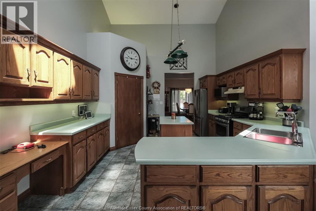 1747 Chornoby Crescent, Tecumseh, Ontario  N8N 5A1 - Photo 7 - 26022532