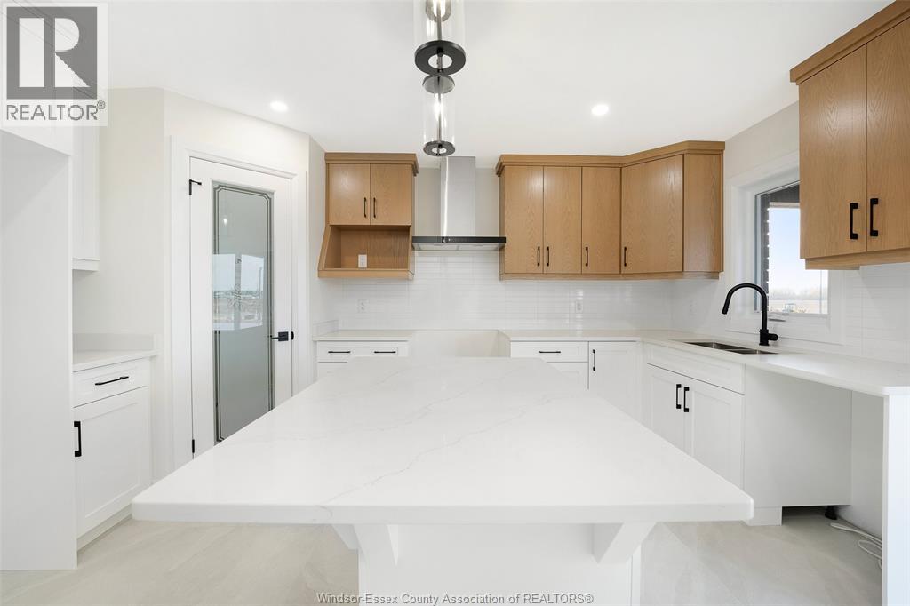 2410 Partington, Windsor, Ontario  N9E 0A8 - Photo 12 - 26022515