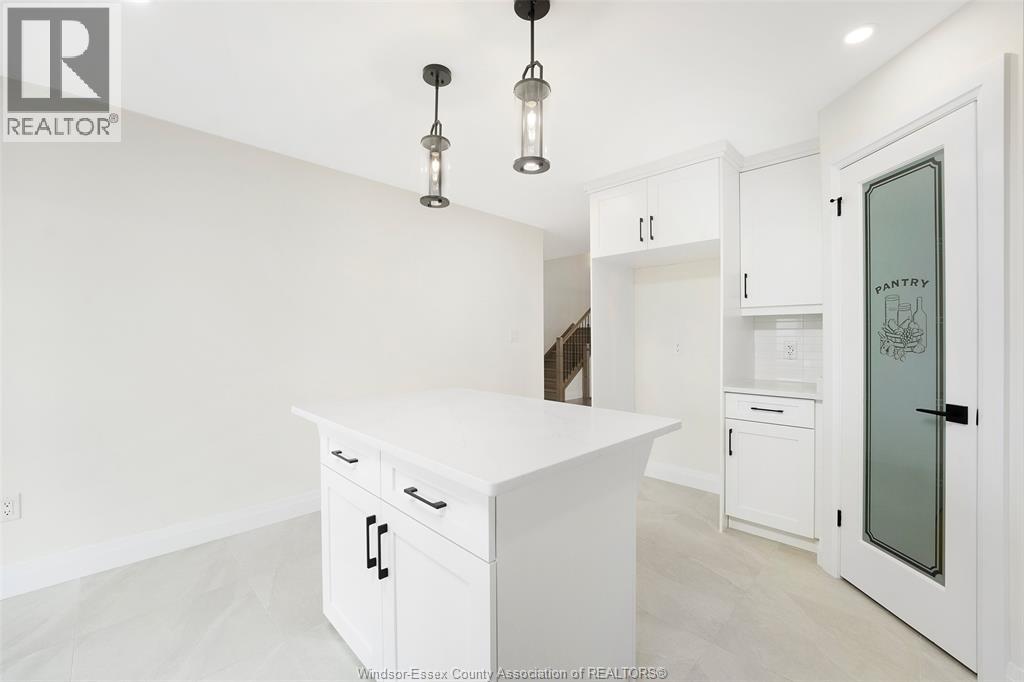2410 Partington, Windsor, Ontario  N9E 0A8 - Photo 14 - 26022515