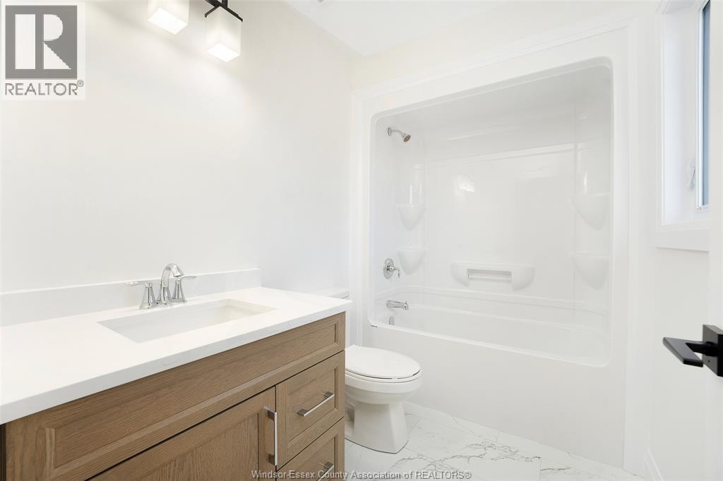 2410 Partington, Windsor, Ontario  N9E 0A8 - Photo 18 - 26022515