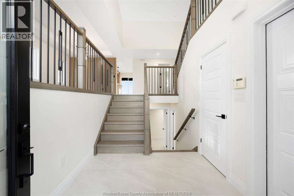 2410 Partington, Windsor, Ontario  N9E 0A8 - Photo 2 - 26022515