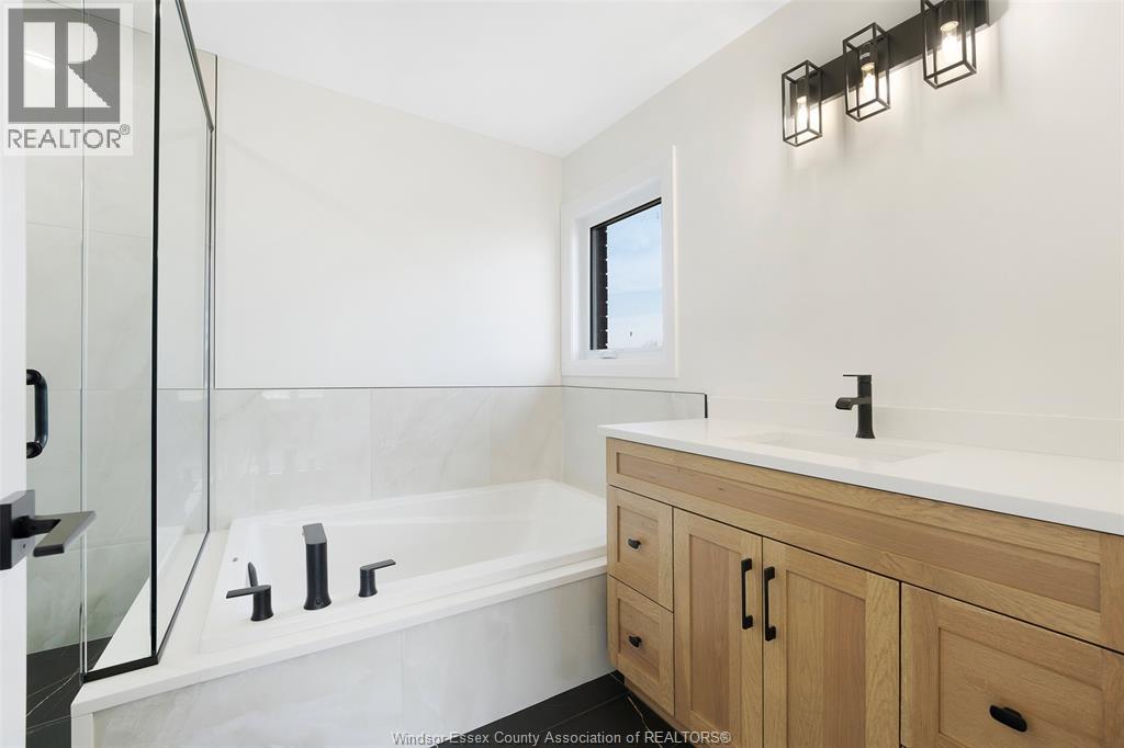 2410 Partington, Windsor, Ontario  N9E 0A8 - Photo 27 - 26022515