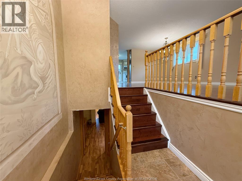546 Compton Court, Windsor, Ontario  N9H 4P7 - Photo 2 - 26022539