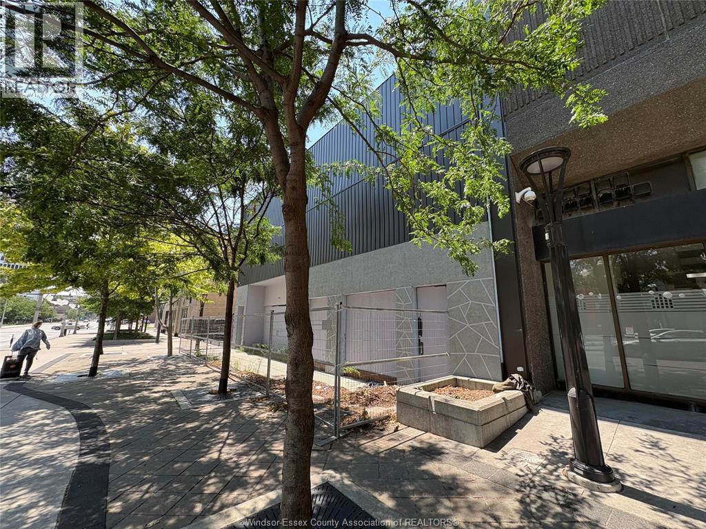 747 OUELLETTE AVENUE, Windsor, Ontario
