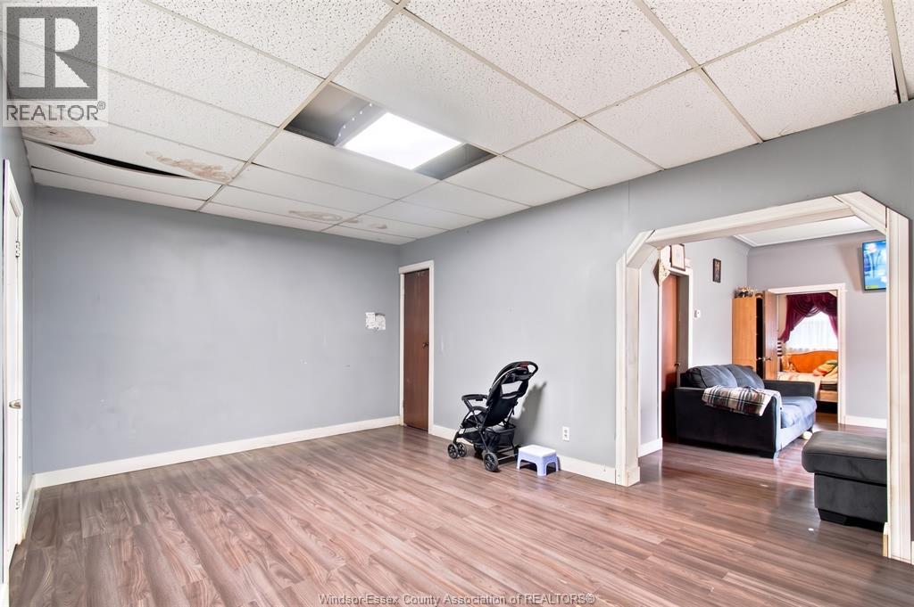 377 Parent, Windsor, Ontario  N9A 2B7 - Photo 11 - 26022529