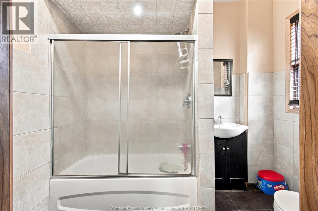 377 Parent, Windsor, Ontario  N9A 2B7 - Photo 19 - 26022529
