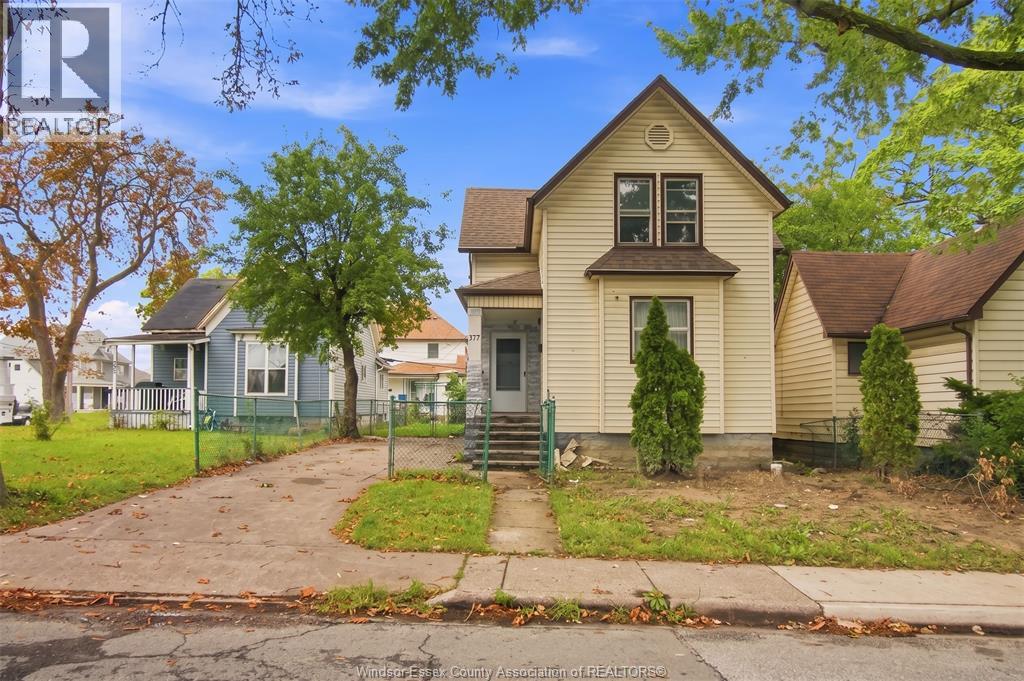 377 Parent, Windsor, Ontario  N9A 2B7 - Photo 2 - 26022529