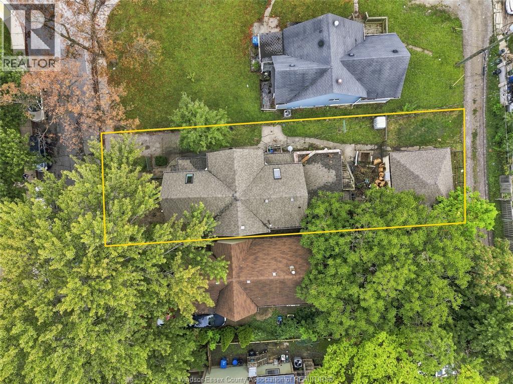 377 Parent, Windsor, Ontario  N9A 2B7 - Photo 3 - 26022529