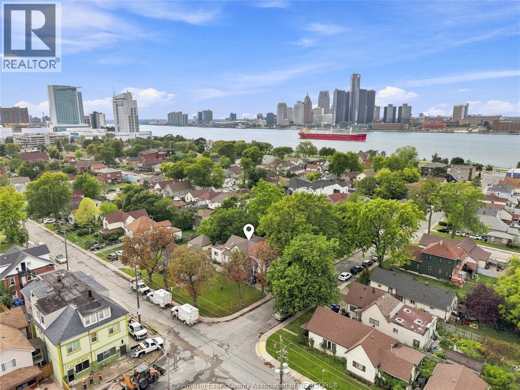 377 Parent, Windsor, Ontario  N9A 2B7 - Photo 4 - 26022529
