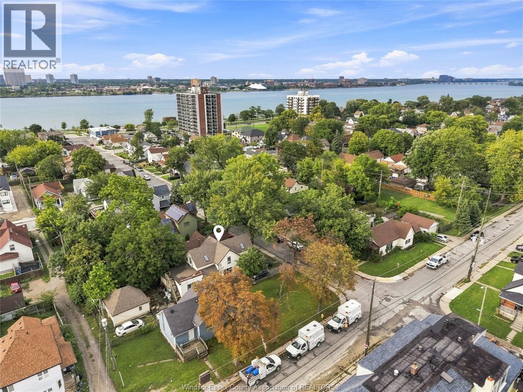 377 Parent, Windsor, Ontario  N9A 2B7 - Photo 5 - 26022529
