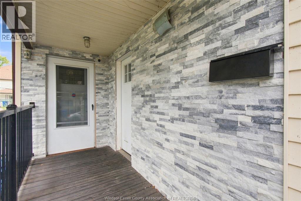 377 Parent, Windsor, Ontario  N9A 2B7 - Photo 7 - 26022529