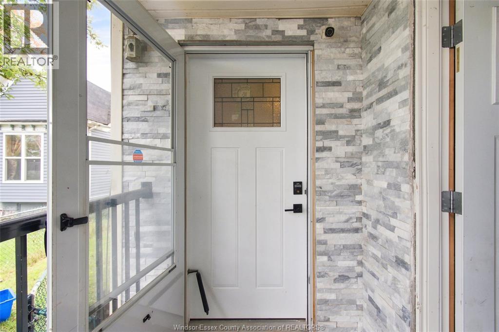 377 Parent, Windsor, Ontario  N9A 2B7 - Photo 8 - 26022529
