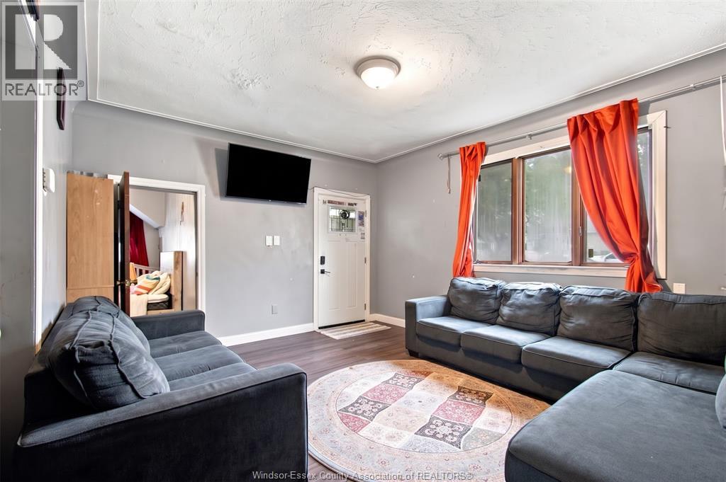 377 Parent, Windsor, Ontario  N9A 2B7 - Photo 9 - 26022529