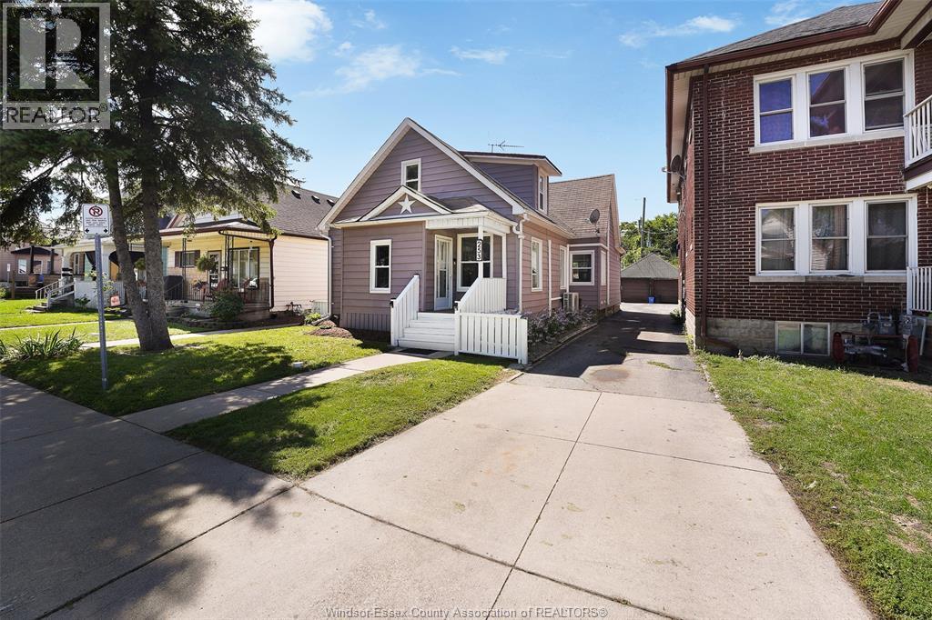 253 Pierre Avenue, Windsor, Ontario  N9A 2J6 - Photo 2 - 26022479
