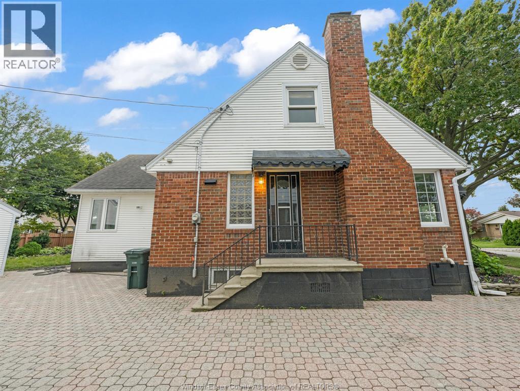 2584 Chilver, Windsor, Ontario  N8W 2V9 - Photo 2 - 26022549